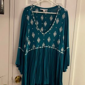 Blue and white top with short Bell sleeves